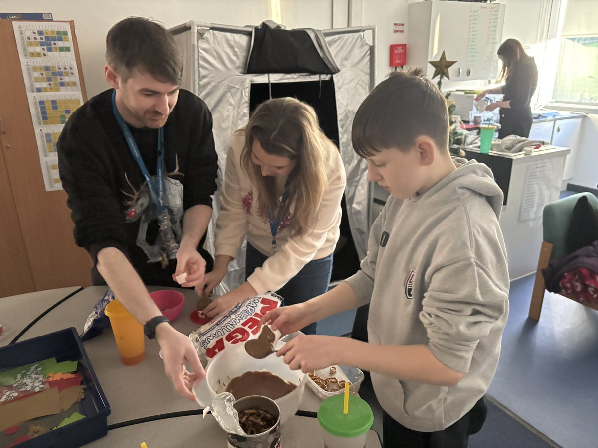 PrestonLodgePSF's tweet photo. Christmassy afternoon in inclusion making little chocolate marshmallow reindeer… they look questionable but the staff are well impressed! ❤️🎅🏻🎄 https://t.co/REWJ6p4un2