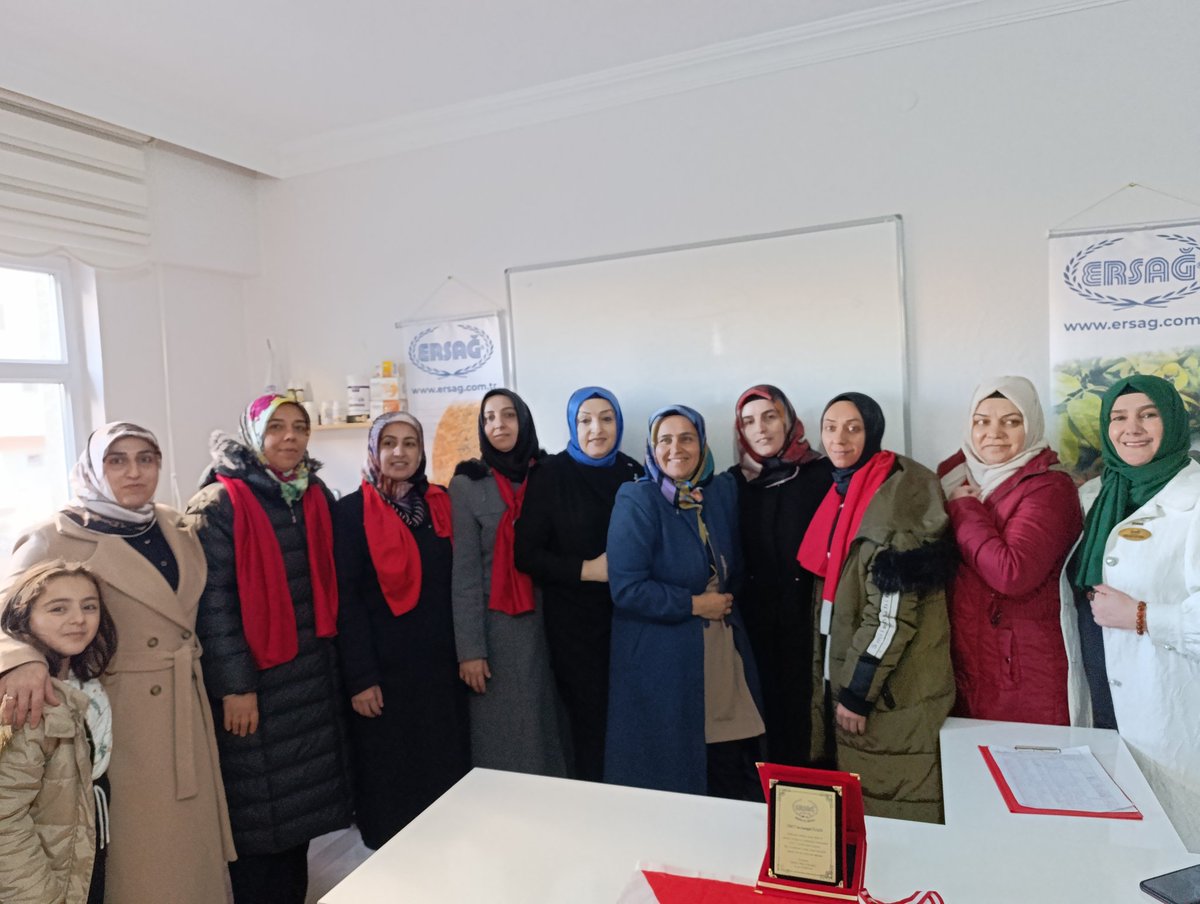 artik23's tweet photo. @GnlCeylan67 DEĞERLİ BÖLGE MÜDÜRÜM hoşgeldiniz .. öncülerimiz ile birlikte çok istifade ettik seminerinizden .. TEKRARDAN BEKLİYORUZ GAKKOŞLAR DİYARI ELAZİGA🇹🇷🇹🇷🇹🇷🥰 https://t.co/x7uEn187WI