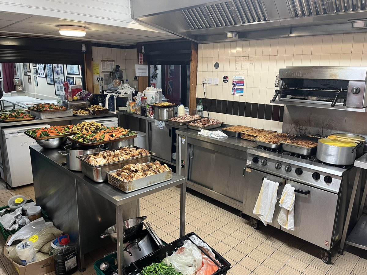 LFBHACKNEY (@lfb_hackney) on Twitter photo Shoreditch fire station is hosting our friends <a href="/LittleThingsUK/">The Little Things</a>, providing three hundred 3 course Christmas meals for our local homeless community, all food generously donated by <a href="/Selfridges/">Selfridges</a> along with their head chef and multiple volunteer’s to help cook and serve🎄👏🏼 Shoreditch fire station is hosting our friends <a href="/LittleThingsUK/">The Little Things</a>, providing three hundred 3 course Christmas meals for our local homeless community, all food generously donated by <a href="/Selfridges/">Selfridges</a> along with their head chef and multiple volunteer’s to help cook and serve🎄👏🏼
