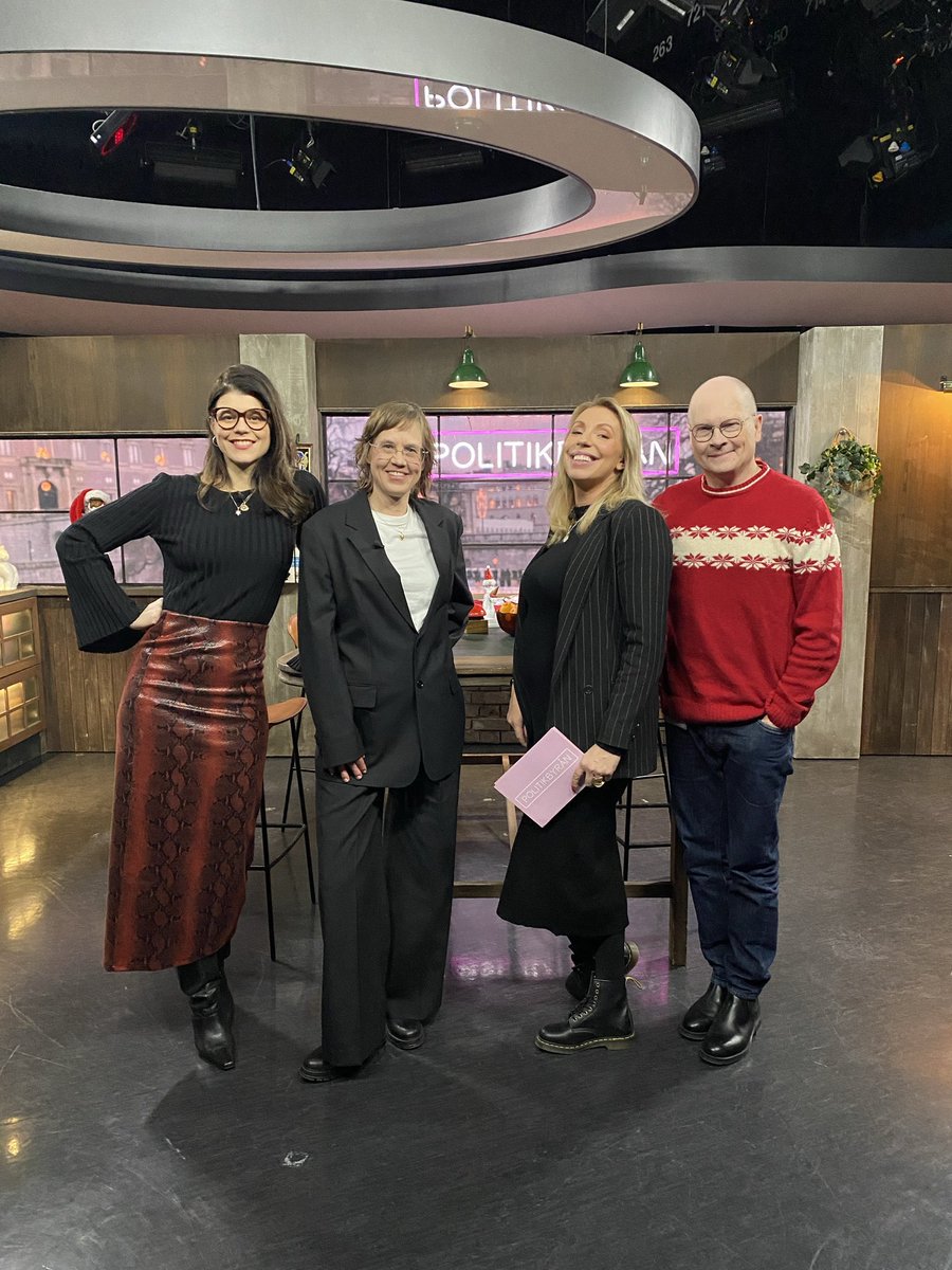 Partiledarna har aldrig varit så impopulära som nu. Varför är det så? Och vad är egentligen en perfekt partiledare? Det snackar vi om i säsongsavslutningen av Politikbyrån. Blev ett mkt bubbligt och intressant snack i studion med <a href="/matsknutson/">Mats Knutson</a> <a href="/LovaOlssonEkot/">Lova Olsson</a> och Emma Molin