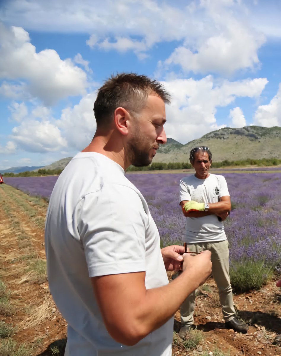 CompeteSebashku's tweet image. Today, on #NationalDiasporaDay and #InternationalMigrantsDay, we celebrate Emiland Skora, a shining example of the incredible potential of the Albanian diaspora.

👉Read the story: lnkd.in/efvhPPGM

Made in Albania, Ready for the World 🇦🇱➡️🌍

#USAIDCompeteSëbashku