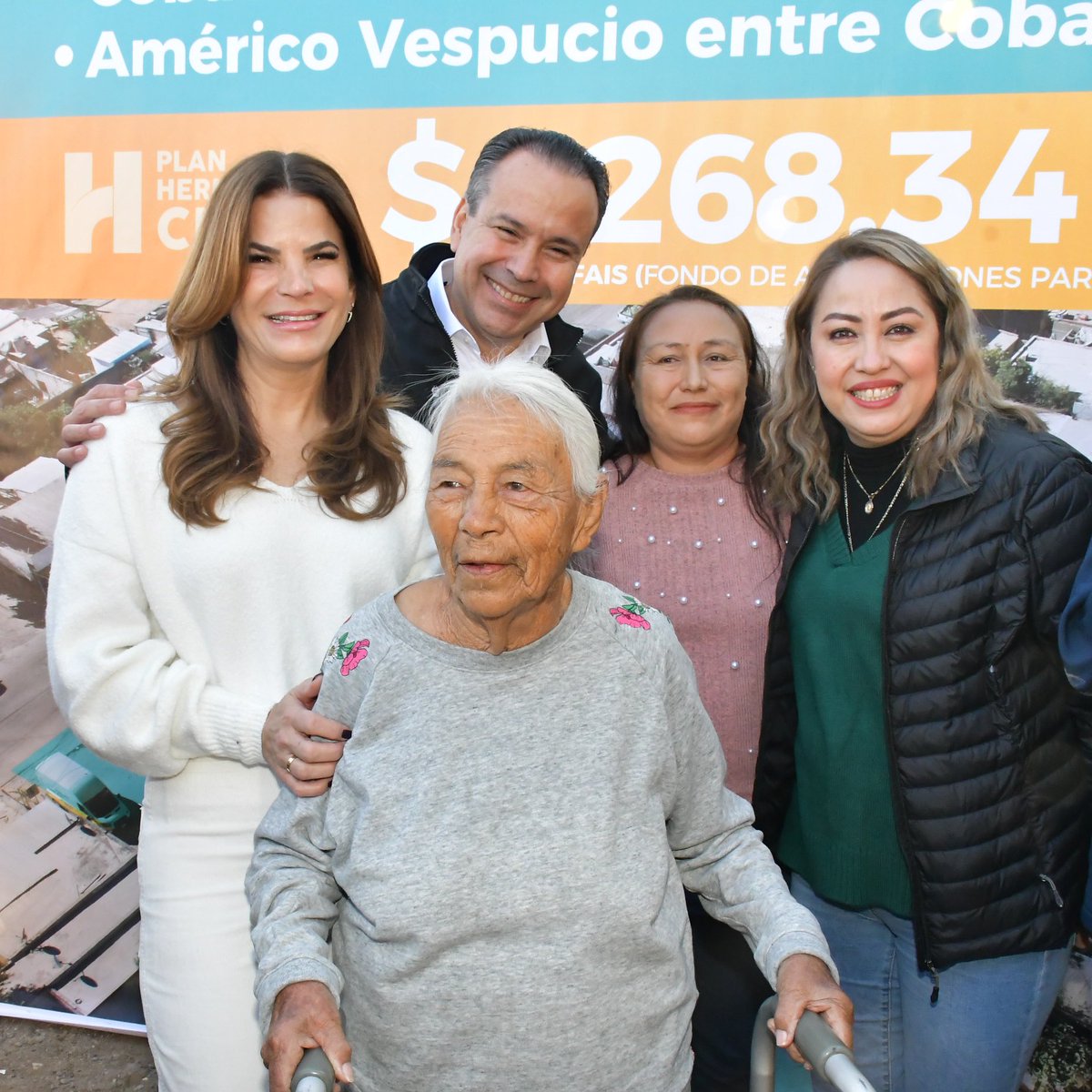 tonoastiazaran's tweet photo. ¡30 años solicitando pavimentación tenían vecinas y vecinos de la Cobachi y Américo Vespucio! Así nos lo contó María Luisa, que vive en la Col. Miguel Hidalgo desde hace 60 años.

Pronto disfrutarán de una calle nueva, donde se renovarán tuberías, banquetas, señalamientos, ¡y además será de concreto hidráulico!

Este 2025 seguiremos con más #TrabajoQueSeNota. 👊🏼