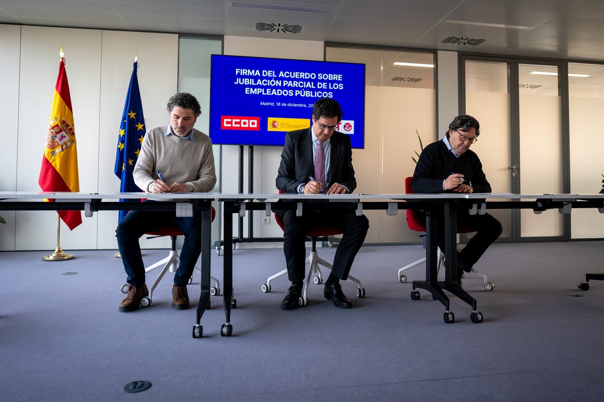 FSCdeCCOO's tweet photo. ✌️ El Acuerdo marco para una Administración del siglo XXI continúa mejorando los derechos del personal público.

🖋️ Esta mañana hemos firmado un nuevo acuerdo con el Gobierno que devuelve al personal funcionario y estatutario el derecho a la jubilación parcial. https://t.co/hHdtkKomuO