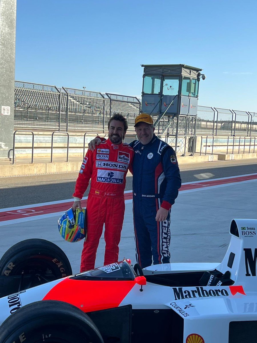 💥 Fernando Alonso ha pilotado hoy el McLaren de Ayrton Senna en Motorland Aragón.

#F1