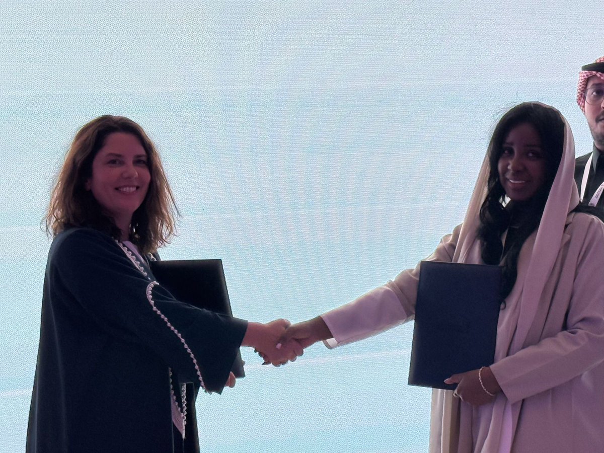 helperobot's tweet image. تم توقيع شراكة استراتيجية بين  الفرنسية@meritincentives  وهيلبر بحضور الرئيس الفرنسي ايمانويل ماكرون @FranceinKSA  دعمًا لرؤية المملكة 2030 @MISA 
A strategic partnership was signed between meritand and Helper, in the presence of French President Emmanuel Macron in Saudi Arabia