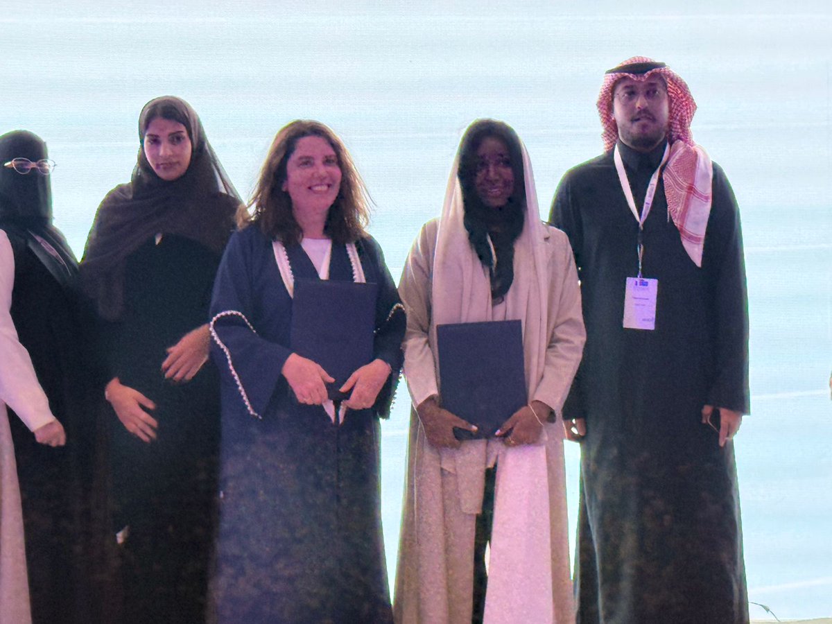 helperobot's tweet image. تم توقيع شراكة استراتيجية بين  الفرنسية@meritincentives  وهيلبر بحضور الرئيس الفرنسي ايمانويل ماكرون @FranceinKSA  دعمًا لرؤية المملكة 2030 @MISA 
A strategic partnership was signed between meritand and Helper, in the presence of French President Emmanuel Macron in Saudi Arabia