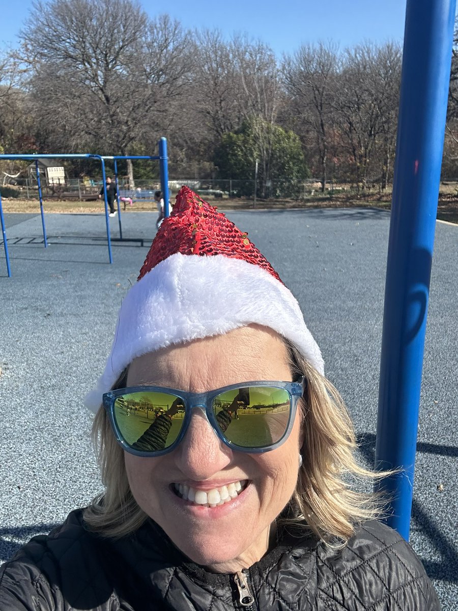 It’s a beautiful day to wear a Santa hat! 🎅🏼 #TESleads #TESCelebrates