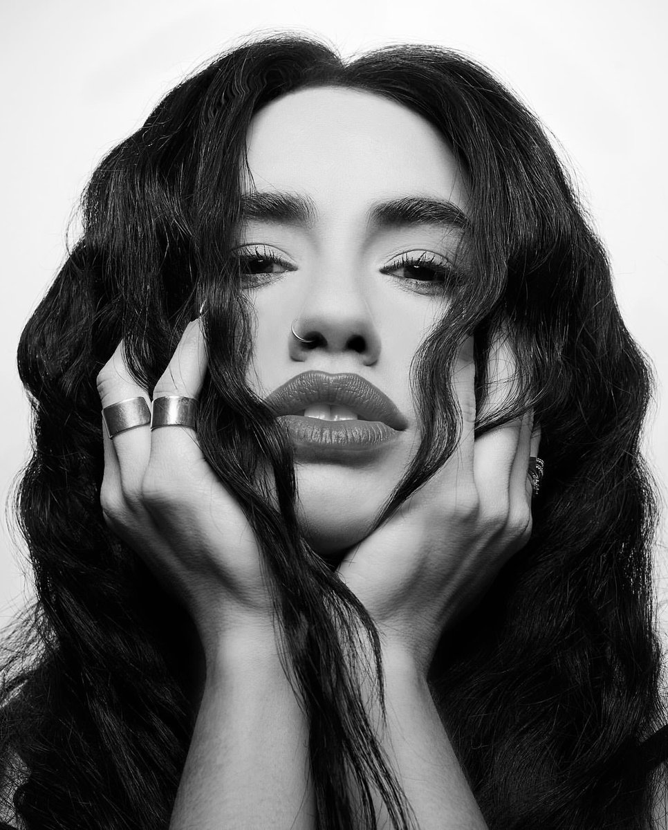 SonyMusicArg's tweet photo. La fiesta del pop de la mano de @lalioficial vuelve al Estadio VÉLEZ💥 

🗓️ 30 de abril
🏟️ Estadio Vélez Sarsfield

💳 Preventa este viernes 20 a las 10hs. Una vez agotada la preventa, comienza la venta general. 

🔗 https://t.co/5B7eGbUPz5 https://t.co/kvacja4Ozb