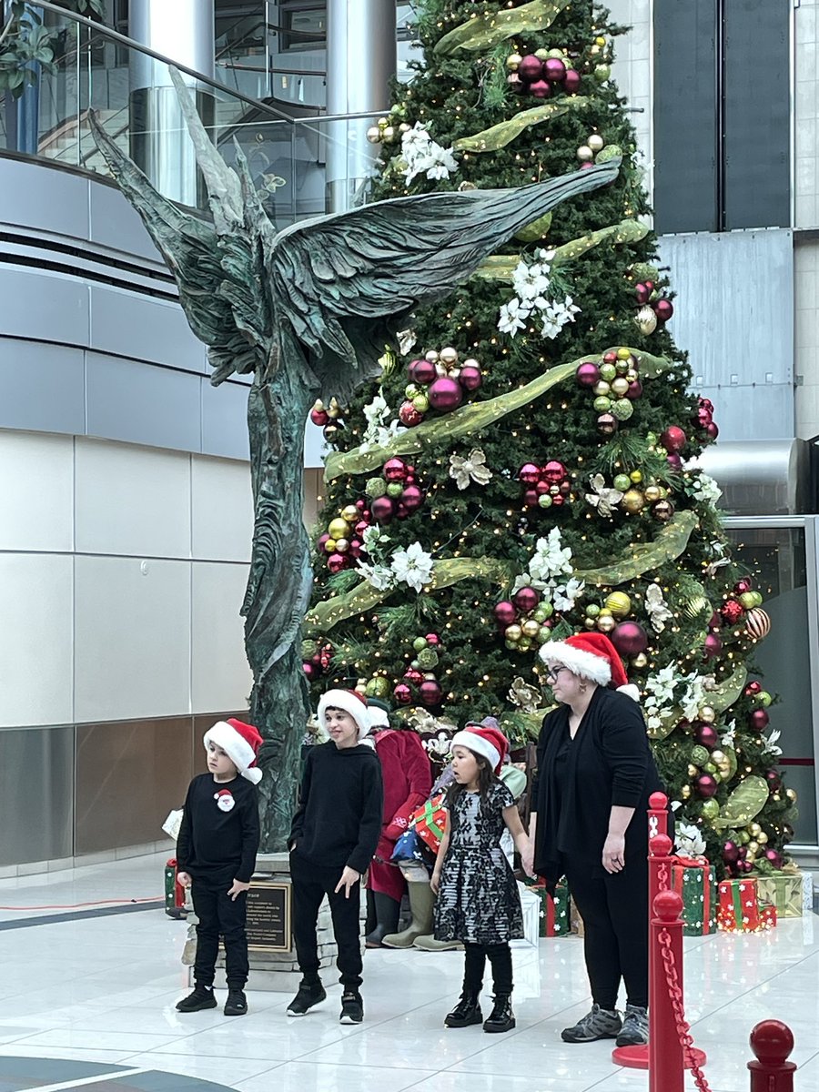 eastpointelem's tweet photo. Our students did such an awesome job on their performance today at the airport.  We are bursting with pride. 🤟🎄☃️🎅🏼 https://t.co/dHeCRgnglD