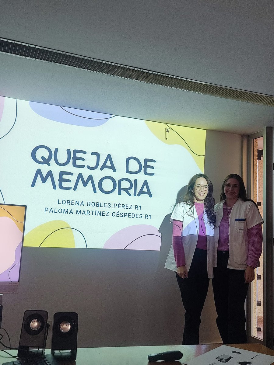 csalcsang's tweet photo. Hoy nuestras residentes de enfermería,Paloma y Lorena nos dan una sesión sobre la queja de memoria y como afrontarla en la consulta .

Seguimos actualizándonos!💪 https://t.co/Ucogk9M7us