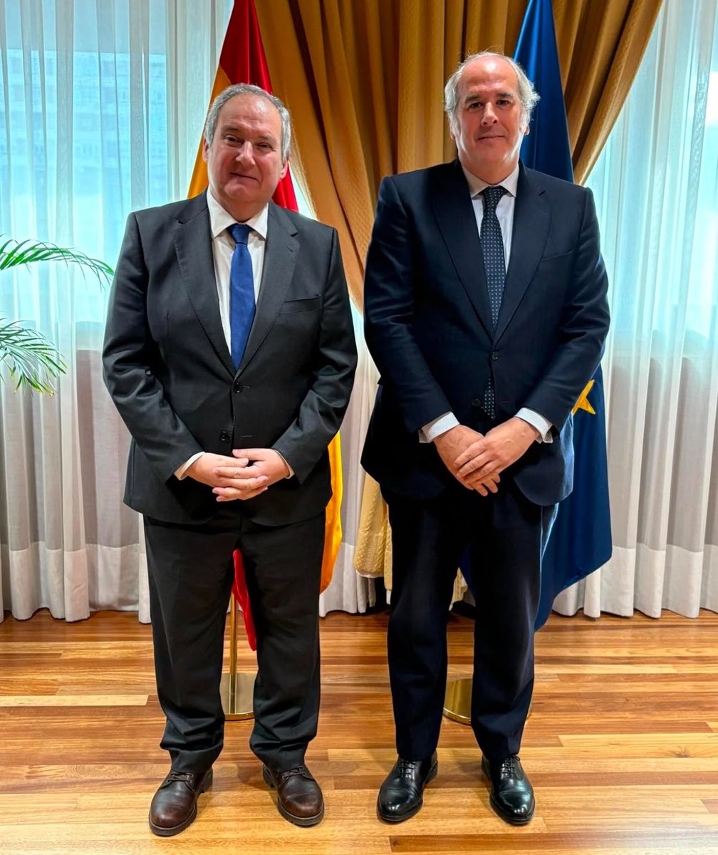 Hoy nos hemos reunido con el Ministro de Industria y Turismo, Jordi Hereu. Una reunión fructífera y repleta de proyectos en los que colaborar

Hemos compartido las novedades de la nueva etapa de la RAG y trabajaremos para posicionar la gastronomía española como referente mundial