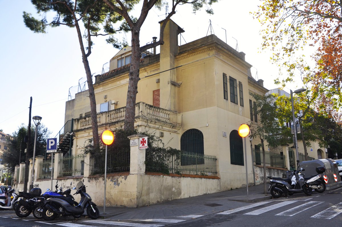 Per mi sempre serà l'escola Graziel·la, i està sentenciada. La Princess Margaret va comprar la finca, del 1915, per ampliar la seva oferta educativa i l'enderrocarà quan rebi el permís municipal. Quin crim no tenir ben protegit el patrimoni dels barris! (pg. #FontdenFargues 13)