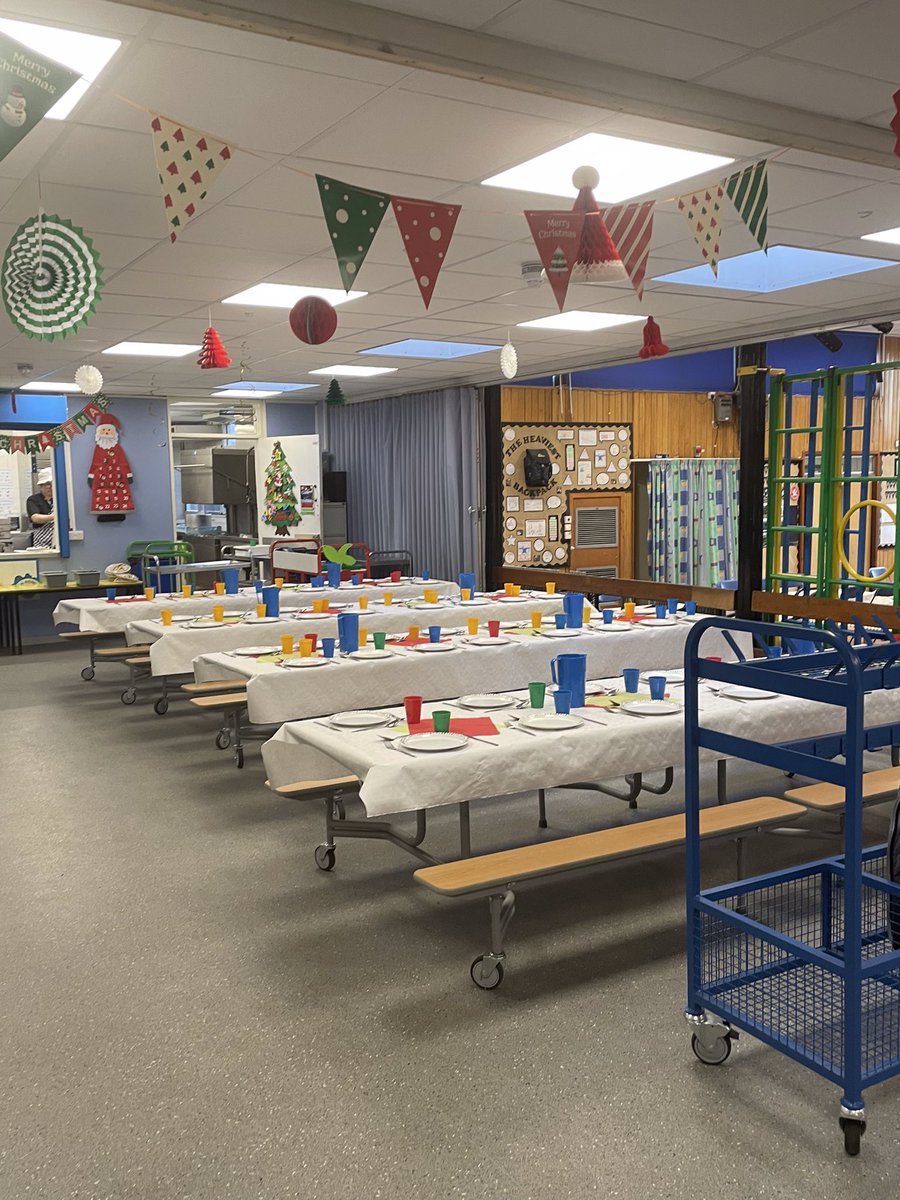 officebhps's tweet photo. All set up for Christmas dinner. https://t.co/k1RSSLB4pj