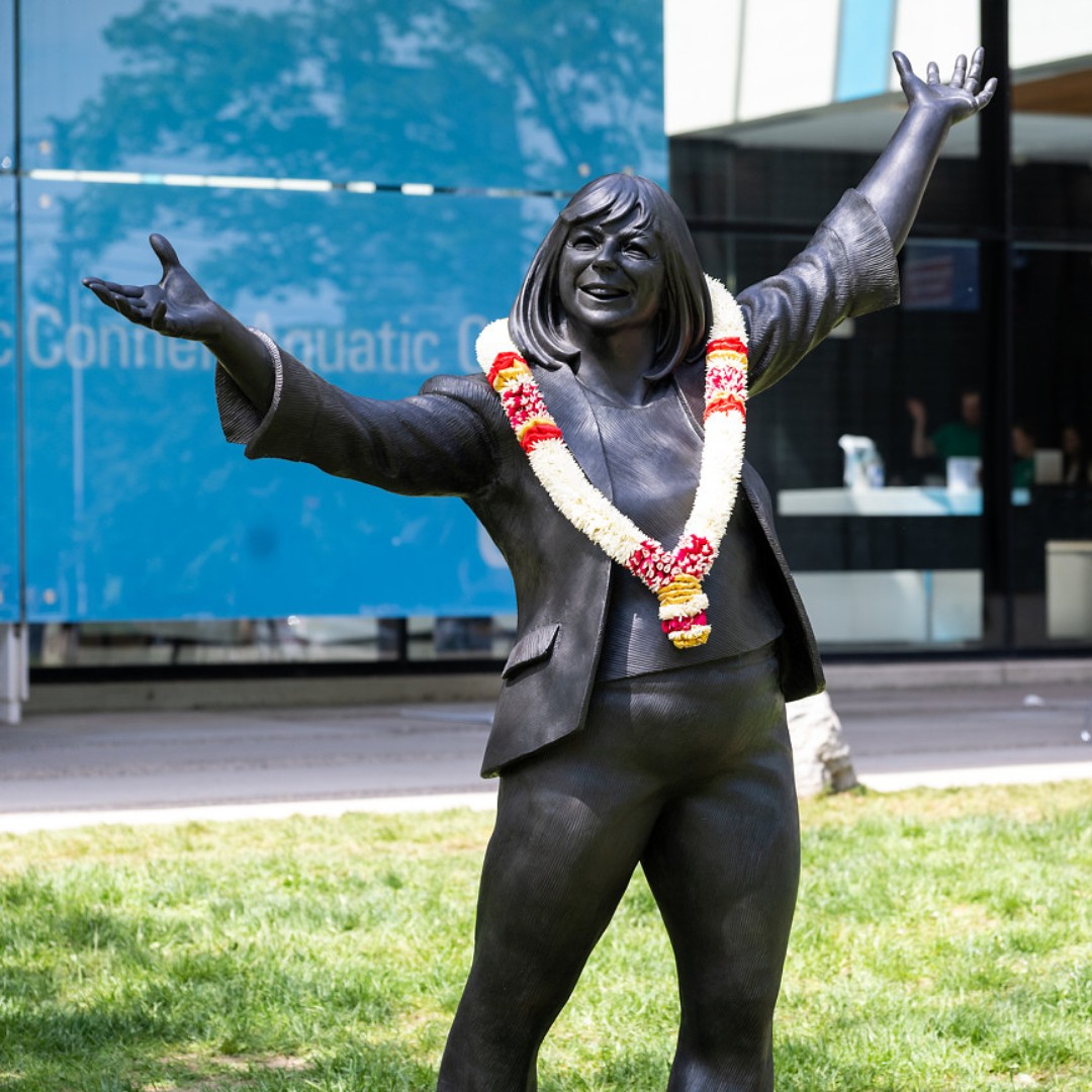 🔔 The Pam McConnell Award for Young Women in Leadership is looking for changemakers to honour. 

📝 Applications open December 20. 
Details: toronto.ca/city-governmen…