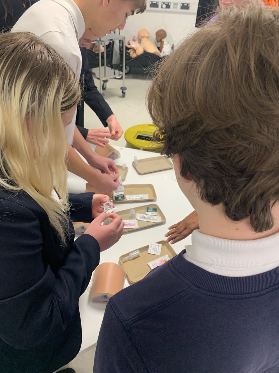AfonTafTech's tweet photo. The Healthcare taster day at the University of South Wales was thoroughly enjoyed by all those who attended. @AfontafHigh #Teamtâf https://t.co/lbXQxYGE62
