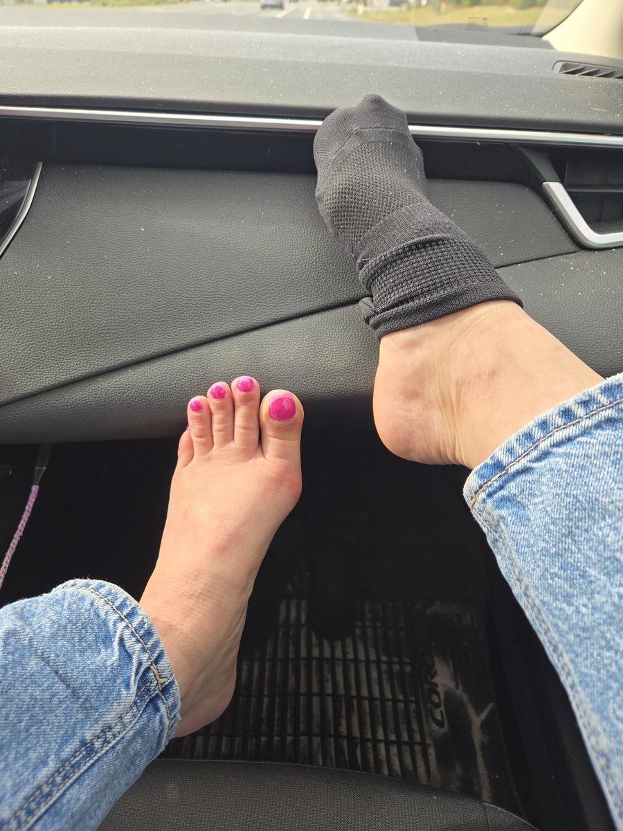 MarieBlanco87's tweet photo. Fresh pedicure bitches. Would you let me put my feet all over your dash board!!?? Get the licking in while the licking is good👅💋💦 #feetworshi̇p  #toes #simps #soles #findomslaves  #FinDom #findomsub #feet https://t.co/cfJ7n13AvZ