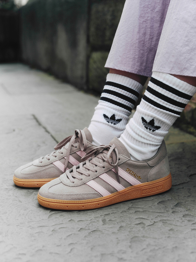 LabClassStudio's tweet photo. @officeshoes x @adidasorignials 📸 recent campaign shots for their exclusive #adidas ‘Handball Spezial’ launch 👟

🖤 Models - Leah.rt and leahstaddon
🖤 Stylist - ashleebarrettbourmier

#officelovesadidas #adidasspezial #officeshoes #videoproductioncompany https://t.co/NzjQOWu627