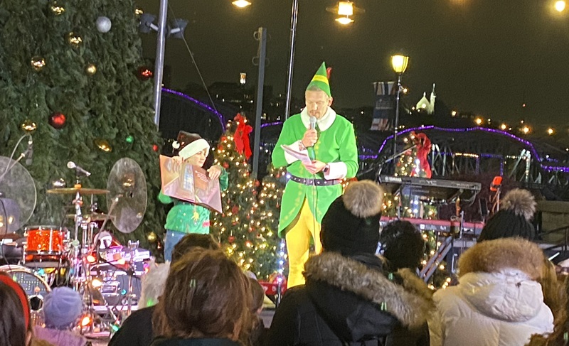 As part of Light Up the Levee, 11-year-old Noah was an excellent helper for Santa and his elf. Together, they read T’was the Night Before Christmas and threw a ceremonial magic snowball to light the tree at the Levee.

Learn more about Noah’s story: youtu.be/tHsJDSe4Z6A?si…