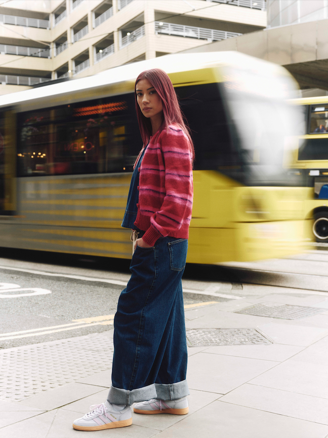 LabClassStudio's tweet photo. @officeshoes x @adidasorignials 📸 recent campaign shots for their exclusive #adidas ‘Handball Spezial’ launch 👟

🖤 Models - Leah.rt and leahstaddon
🖤 Stylist - ashleebarrettbourmier

#officelovesadidas #adidasspezial #officeshoes #videoproductioncompany https://t.co/NzjQOWu627