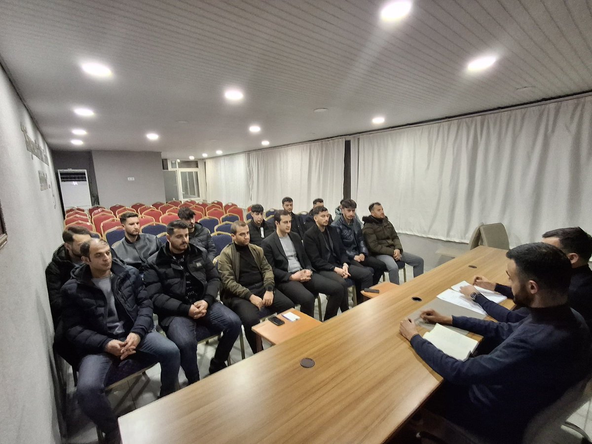 teyyaraydinn's tweet photo. 📍Kovancılar AK Parti İlçe Başkanlığı 

Gençlik Kolları Kovancılar İlçe Başkanımız  ve  yönetim kurulu üyelerimiz ile birlikte tanışma ve önümüzdeki süreçte yapılacak çalışmalar hakkında istişare toplantısı gerçekleştirildi.

Toplantımızın hayırlara vesile olmasını diliyoruz. https://t.co/rJUQcA4T75