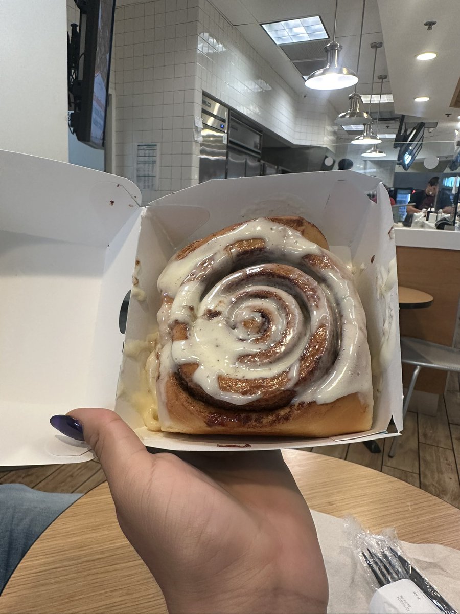 uwu2q's tweet photo. This is how my soul looks like if u care. @Cinnabon 🩵🩵 https://t.co/dncc9K2Hjl