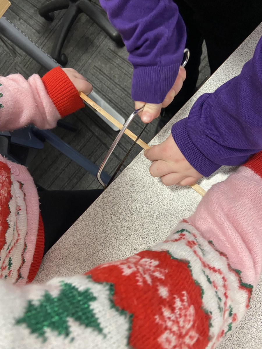 MansfieldGAT's tweet image. Year 5 have been busy in DT, measuring, cutting, sawing and painting to create vehicles that they have previously designed. #practicallearning #STEM