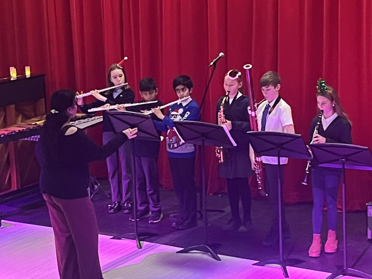 wlwinchburgh_ac's tweet photo. Well done to @WinchburghPS woodwind ensemble for entertaining us as part of the programme tonight #clusterpartnership #community https://t.co/PVfXP7W8ec
