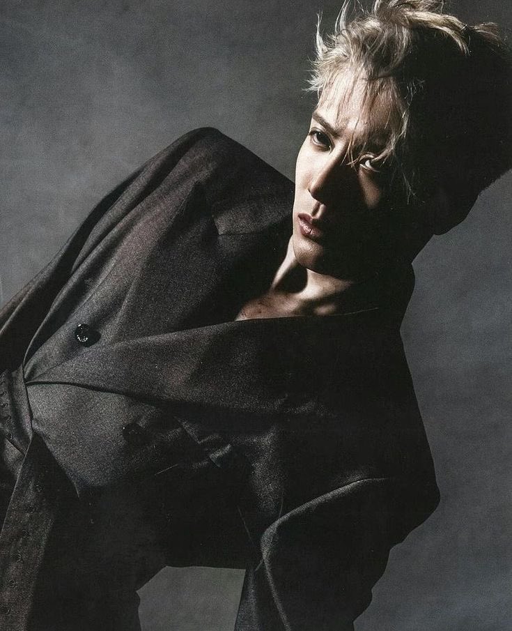 Roszczeniowa suka co się czuję jak eksponat, 
Potem się tylko dziwi że została wystawiona

Dobrego wieczorku !