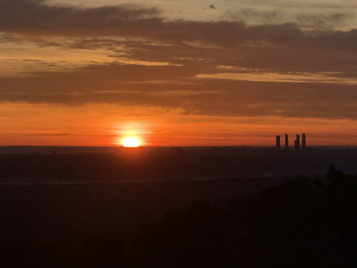 PhaseServicios's tweet photo. ¡Que bonito es ver amanecer trabajando! Grabando la Final de Maestros de la Costura Celebrity https://t.co/vGpp0WUOla