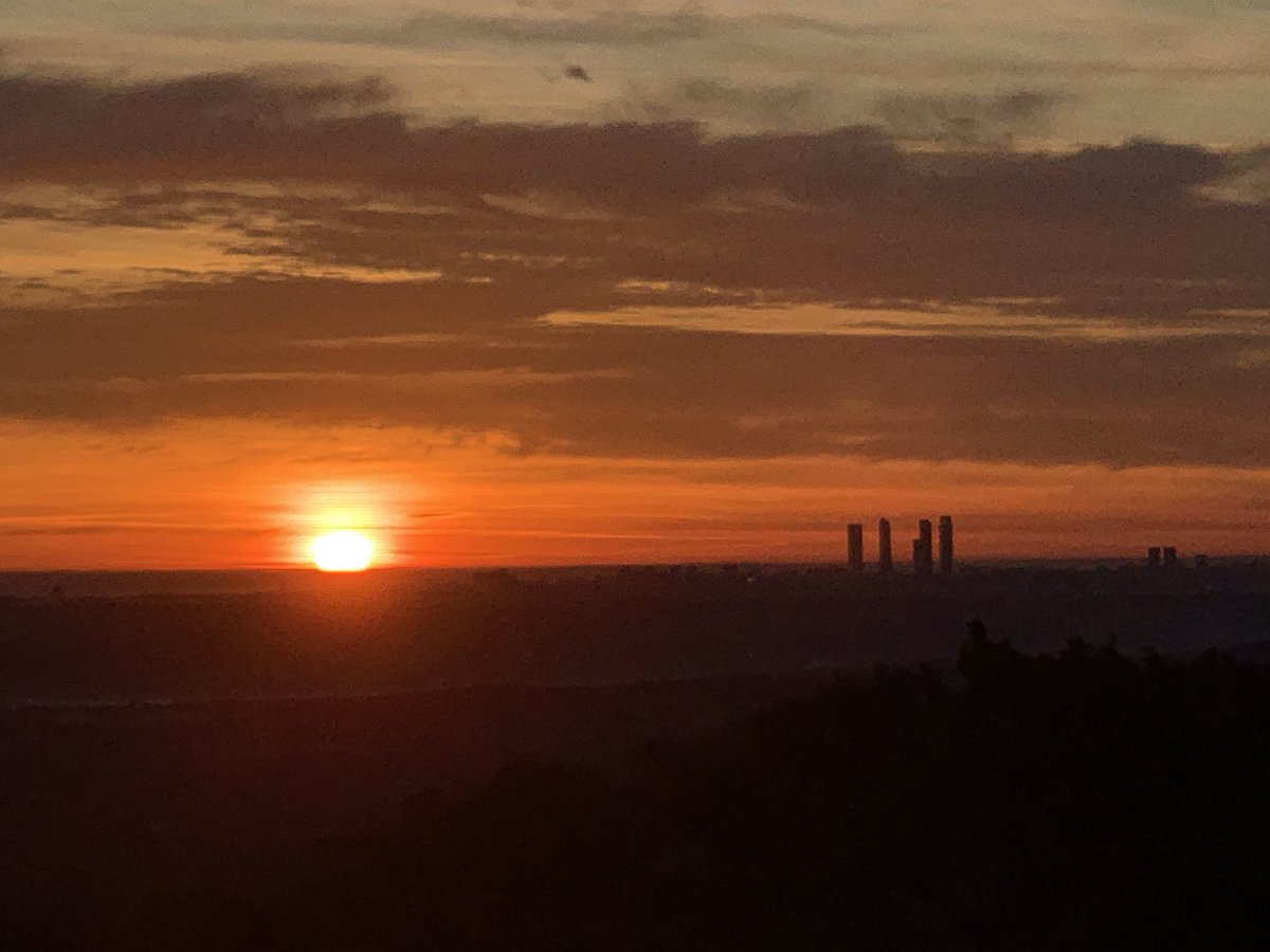PhaseServicios's tweet photo. ¡Que bonito es ver amanecer trabajando! Grabando la Final de Maestros de la Costura Celebrity https://t.co/vGpp0WUOla