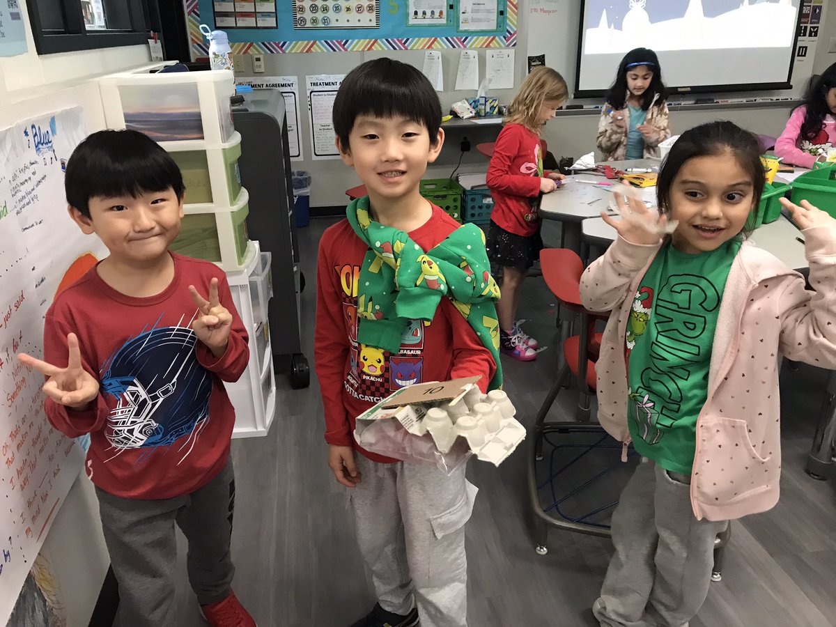 MrsHullteaches's tweet photo. I was most impressed with these @IndependenceES 1st graders. They had the idea to put air in their baggie and put it on the bottom of the board to ensure that it could float. Amazing thinking! @LISD_GT https://t.co/CsTQjH1WM4