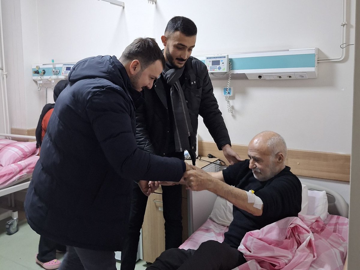teyyaraydinn's tweet photo. 📍Kovancılar

Gençlik Kolları Kovancılar İlçe Başkanımız ile birlikte ilçe hastanemizde tedavi gören hastalarımıza ve  hasta yakınlarına ziyarette bulundu.

Tüm hastalarımıza acil şifalar diliyoruz. https://t.co/zuTsgYFOcV