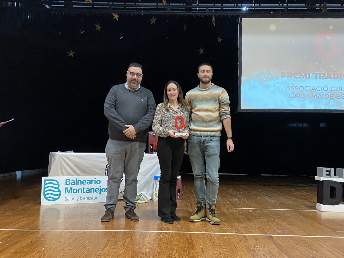 <a href="/judithcelma_cm/">Judith Celma</a> <a href="/Perevalenciano/">Pere Valenciano</a> <a href="/CEBLliria/">CEB Llíria</a> <a href="/aytolliria/">Ajuntament de Llíria</a> <a href="/ColeAsuncionNS/">Asunción Ntra Sra</a> <a href="/CapsGrupo/">Grupo Caps</a> <a href="/ajvilamarxant/">Vilamarxant</a> <a href="/elperiodicoaqui/">El Periódico de Aquí</a> <a href="/benissano/">Ajuntament Benissanó</a> <a href="/Amparonabar/">Amparo Navarro</a> <a href="/Pau_Andres_/">Pau Andrés</a> <a href="/AyuntamientoSAB/">Ayuntamiento San Antonio de Benagéber</a> <a href="/FSMCV/">FSMCV</a> <a href="/Institut_ara/">Institut ara</a> <a href="/AjuntamentSerra/">Ajuntament de Serra</a> <a href="/TurismoV3/">Turismo Adaptado V3</a> <a href="/AntonioRoperoM1/">Antonio Ropero Morales</a> <a href="/Idecocampturia/">IDECO-CampdeTúria</a> <a href="/XimoSegarra/">Ximo Segarra </a> <a href="/AytoBenaguasil/">Ayto Benaguasil</a> <a href="/manccampdeturia/">Manc. Camp de Túria</a> 🏆 #PREMISEPDA
 
💃🏼 #PREMITRADICIÓ | Per a l’Associació Cultural l’Aljama de Bétera (<a href="/AljamadeBetera/">Aljama de Bétera</a>), que enguany celebra el seu 20é aniversari.
 
▪ Reben: Paco Boquera i Verónica Taroncher, de l’Aljama
▪ Entrega: Manu Pérez, regidor de Bétera (<a href="/Aytobetera/">Ajuntament Bétera</a>)