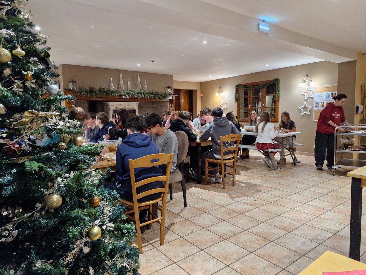 Nous sommes arrivés! 🇫🇷
<a href="/NorthBromsgrove/">North Bromsgrove High School and Sixth Form 🌈</a>