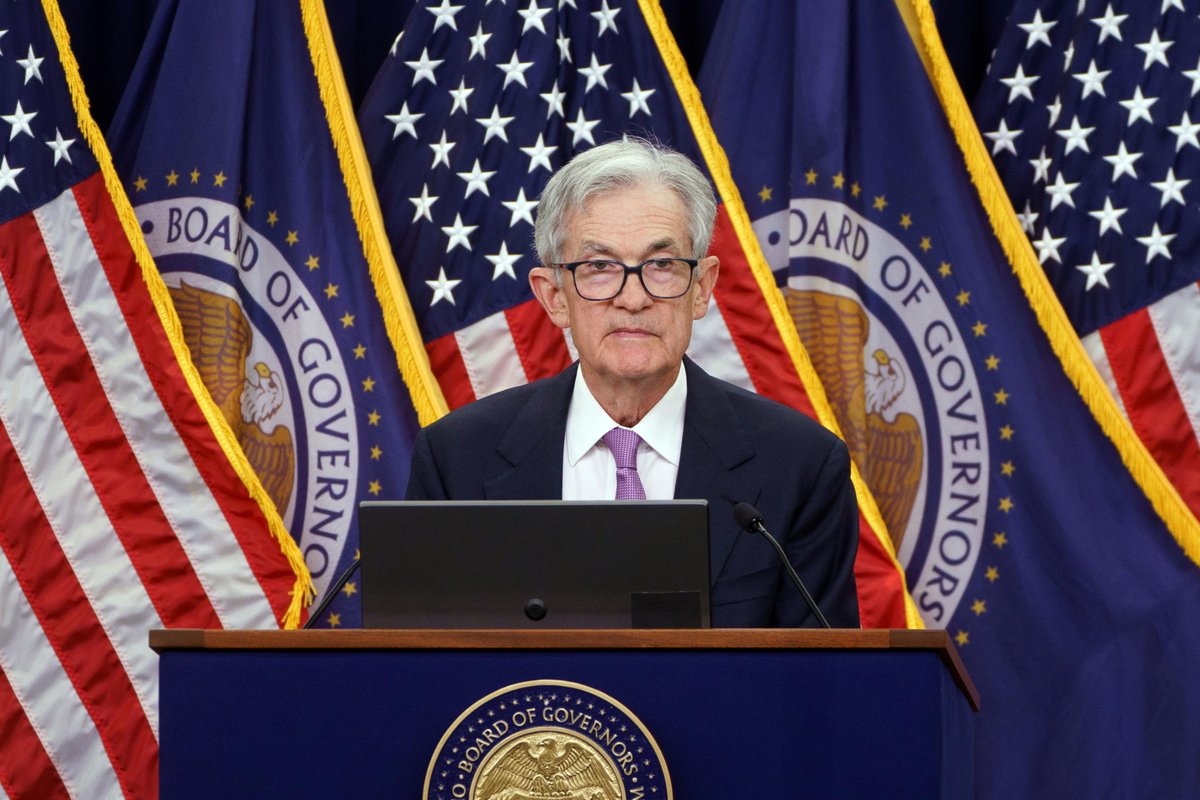 TV2000it's tweet image. #NEWS - La #Fed taglia i #tassi di un quarto di punto
portandoli a una forchetta fra il 4,25 e il 4,50%. 

Per la banca centrale #Usa  si tratta della terza riduzione consecutiva del costo del #denaro

#18dicembre