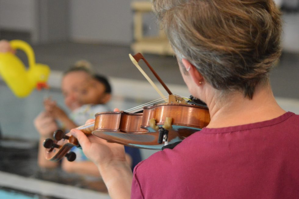 alexanderdevine's tweet image. On the sixth day of our 12 Days of Christmas, let’s have a look at six reasons why music means so much to us at Alexander Devine. 

alexanderdevine.org/2024/12/12-day… 

#12DaysOfChristmas #TeamDevine #Christmas #ChildrensHospice #Charity #Music