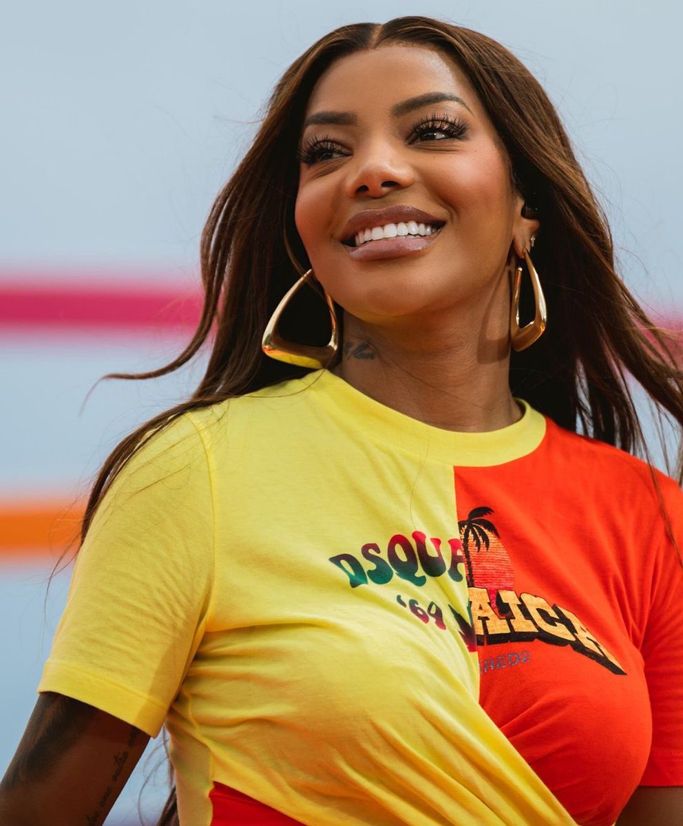 VAI EMOCIONAR! Ludmilla fará um SHOW GRATUITO em Duque de Caxias, cidade onde foi criada, nessa próxima sexta-feira (20). Quem vai? 

Local: Ginásio Poliesportivo Gilberto Lelis Pedrosa. 
Rodovia Washington Luiz, Santa Cruz da Serra / Duque de Caxias
Inicio: 20h