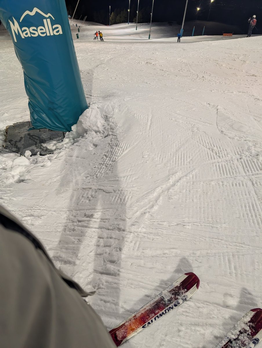 Estrenant temporada d'esquí a <a href="/MasellaPirineu/">Masella</a> de nit 😃