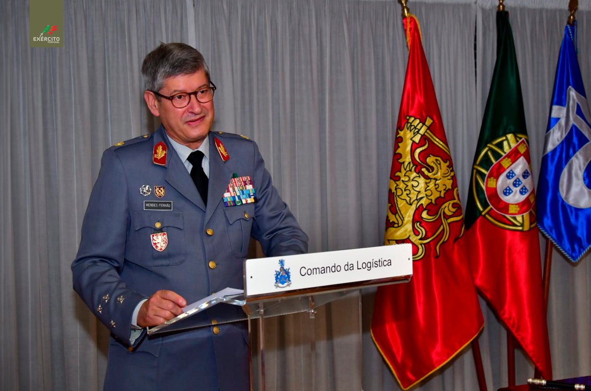 Exercito_pt's tweet photo. 📢Hoje, decorreu no Comando da Logística a cerimónia de Tomada de Posse do novo Quartel-Mestre-General, Tenente-General João Luís Morgado Silveira, substituindo no cargo o Tenente-General Matos Alves.
#ExércitoPortuguês #CmdLog #Potencial_Humano #Legado_Histórico #Liderança https://t.co/UWZjondpsQ