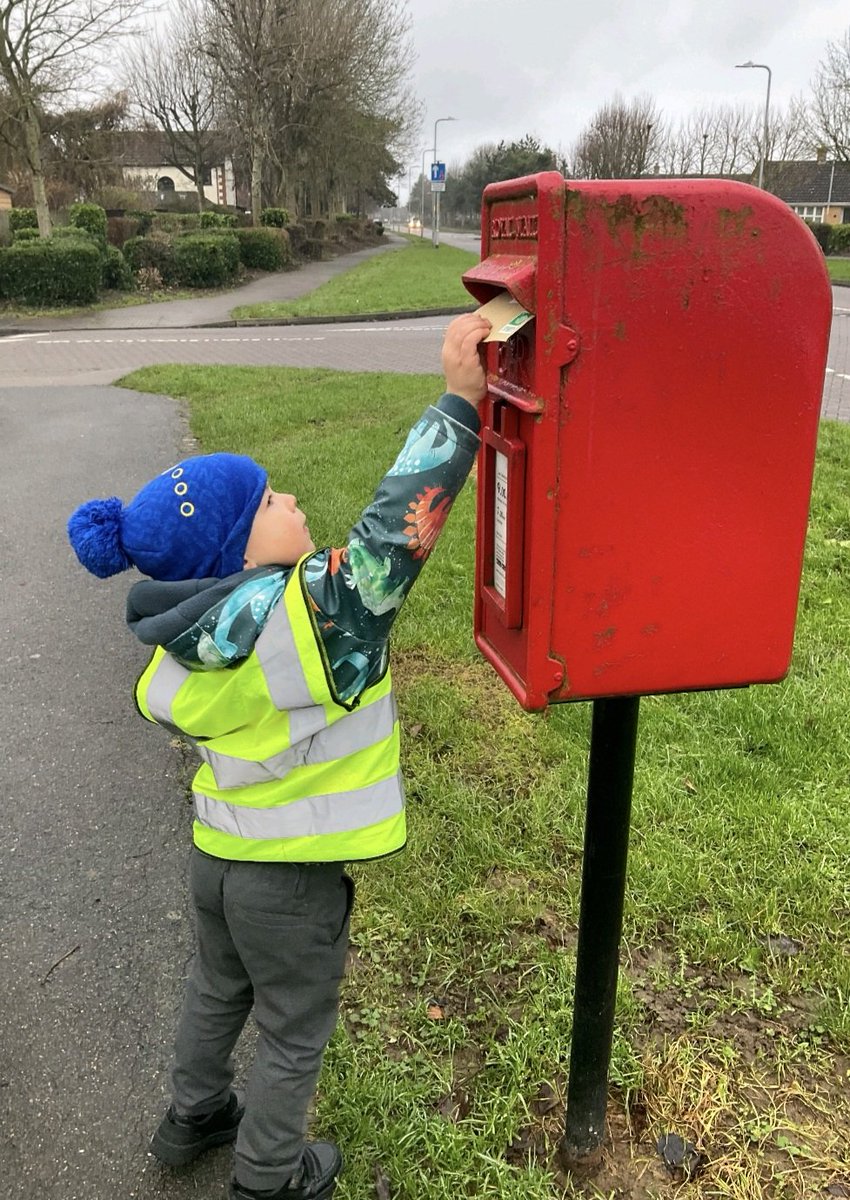 SpaldingPriAcad's tweet photo. @SPA_Nursery &amp; Rec. classes have enjoyed trips to local postboxes this week to post handmade Xmas cards home. We talked about road safety &amp; how our postal system works.📮🎄 #culturalcapital #writingforpleasure #puposefulwriting #EYFS @InfinityAcad @MrsBarn74775129 @victoria_g17 https://t.co/7bZiBY2s0q