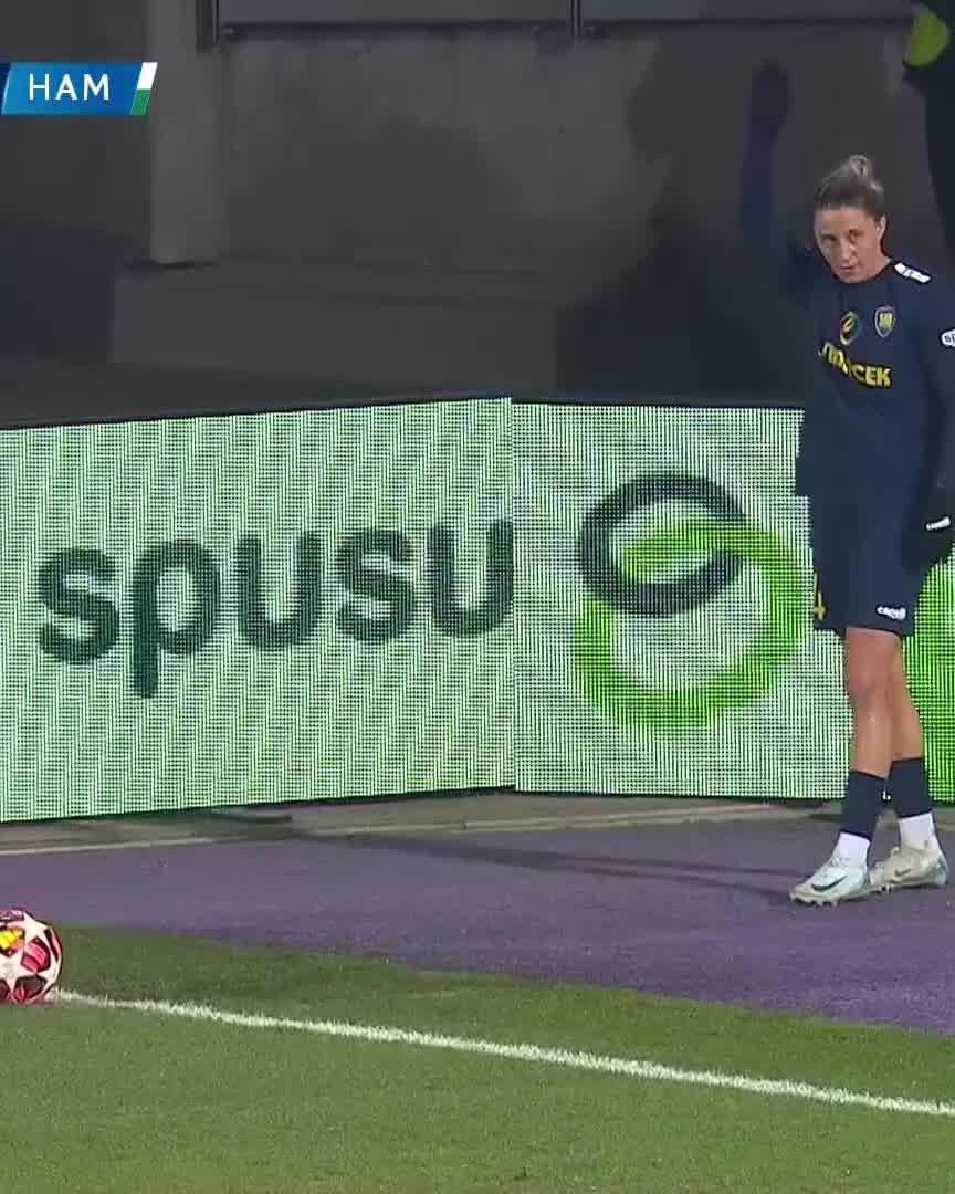 ☄️ Dubcová's volley under the crossbar ignites hope for St. Pölten!Watch live for free on DAZN ▶️  #UWCL
