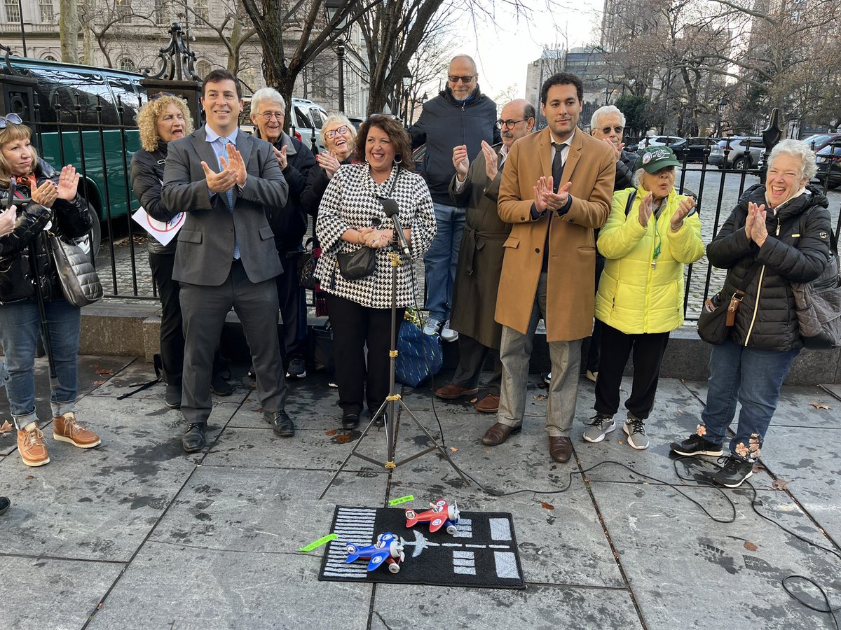 FDNYchic's tweet image. Let’s land the retiree health insurance plane mayor.  You shouldn’t be forcing people into the default project 2025 plan of Medicare advantage that many of our drs and hospitals don’t accept. We had our 11am yesterday and @lizgarciany says you will fight us more. #landtheplane