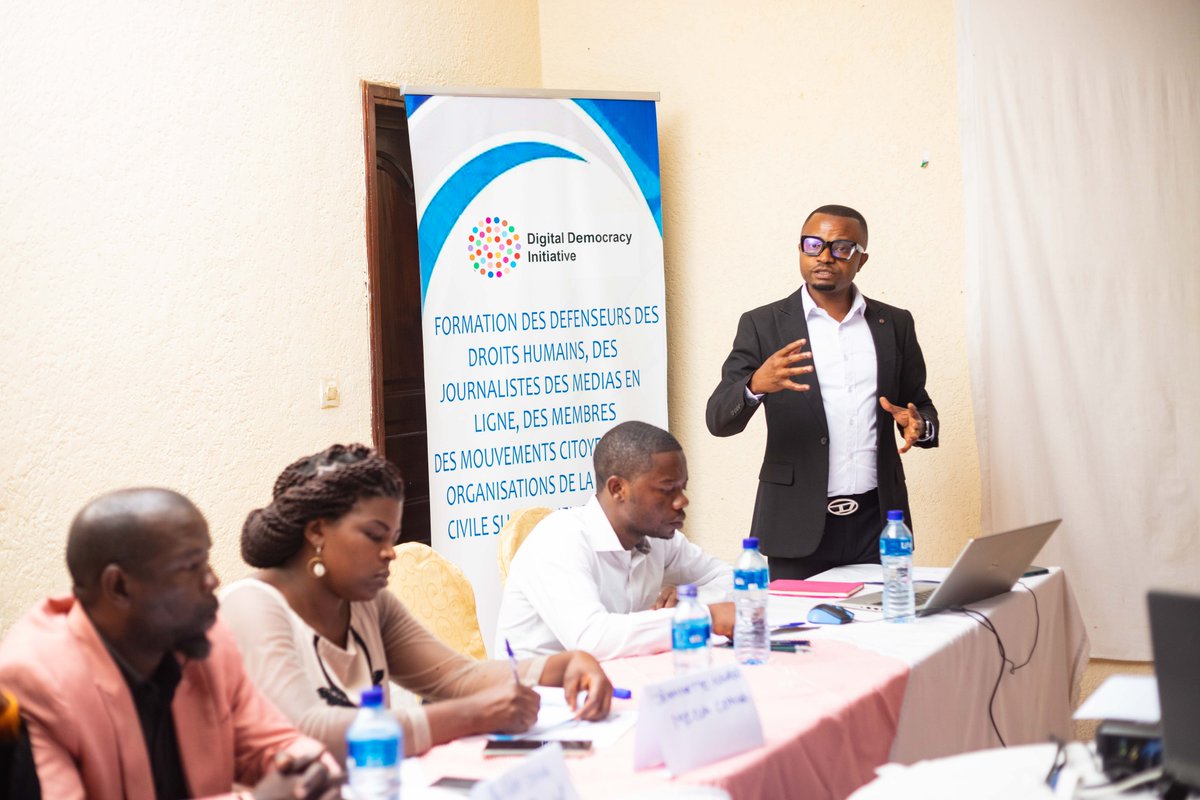 Sud-Kivu : Les journalistes et les défenseurs de droits de l’homme outillés sur le code numérique Congolais lifeinfos.net/sud-kivu-les-j…