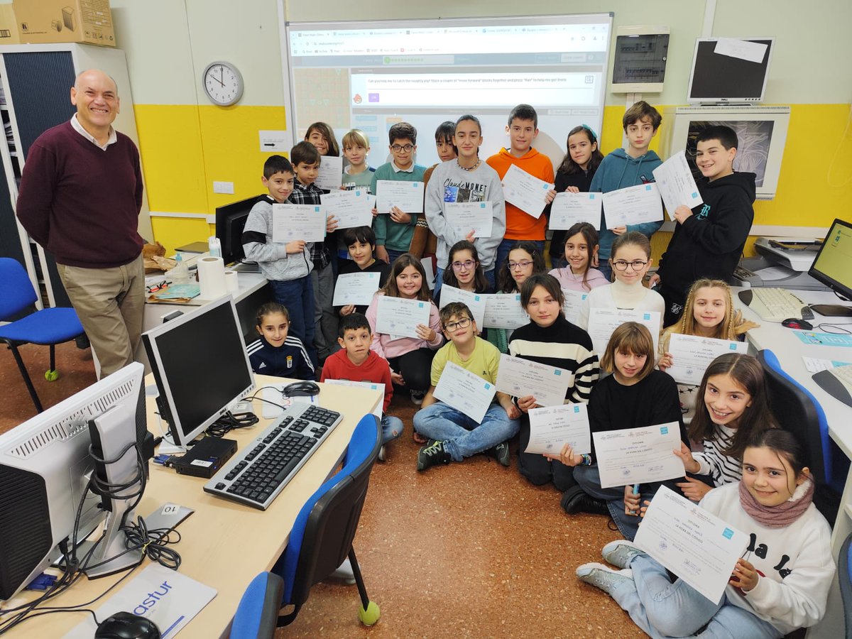 Hoy hemos participado en la #HoradelCodigo con un invitado muy especial, Vicente Rodríguez, padre de nuestra alumna Sara y voluntario del <a href="/citipa/">CITIPA</a> y del <a href="/coiipa/">COIIPA</a> para acercar la programación a los menores asturianos. #HourOfCode