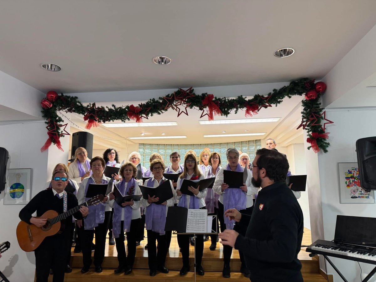 PopularesCarmen's tweet photo. Ayer celebramos el XXIII Certamen de Villancicos Barrio de “El Carmen” con un lleno absoluto. Al finalizar la Junta Municipal El Carmen repartió dulces navideños a los asistentes. ¡¡Muchas gracias a todas las asociaciones participantes!!
#Comienzalanavidad
#elcarmenmola https://t.co/d8P7jpP9LW