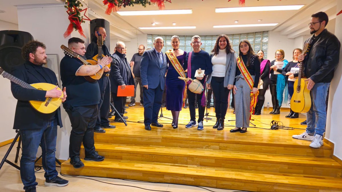 PopularesCarmen's tweet photo. Ayer celebramos el XXIII Certamen de Villancicos Barrio de “El Carmen” con un lleno absoluto. Al finalizar la Junta Municipal El Carmen repartió dulces navideños a los asistentes. ¡¡Muchas gracias a todas las asociaciones participantes!!
#Comienzalanavidad
#elcarmenmola https://t.co/d8P7jpP9LW