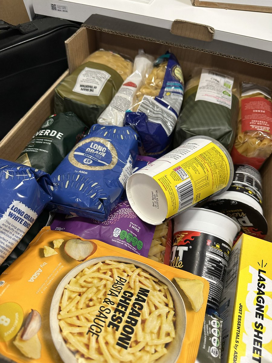 TcolcS's tweet image. Another successful Xmas community project. All donated items have been handed over to the homeless shelter and a local food bank. 
Thank you for all your kindness and donations 👍🏻⭐️

#HelpingOthers
#CommunityPillar 
#SixthFormSuccess