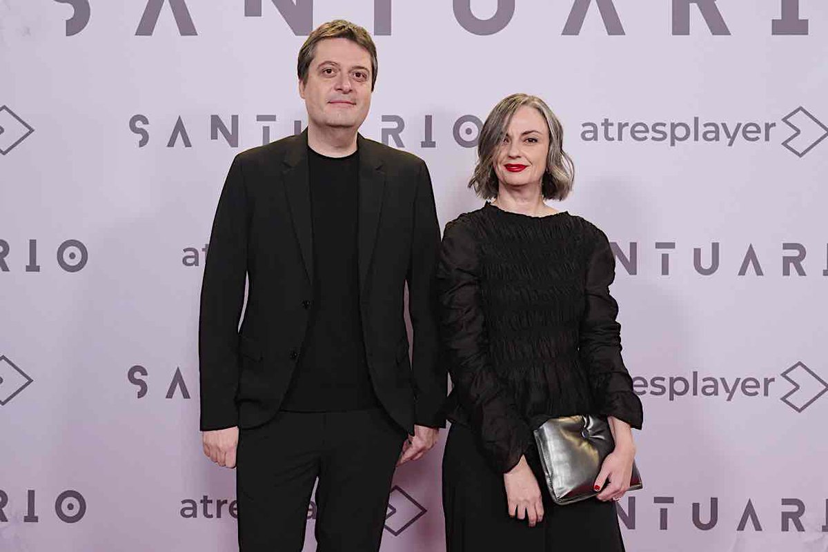 Manuel Bartual (@manuelbartual) on Twitter photo ¡Guionistas en un photocall!
Rápido, pide un deseo. ✨ ¡Guionistas en un photocall!
Rápido, pide un deseo. ✨