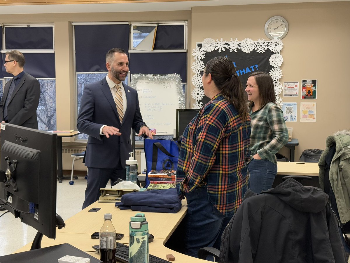 #CKL | We witnessed the future workforce in action at Chatham Kent Secondary School today! Thank you, <a href="/LKDSB/">Lambton Kent DSB</a> for hosting Minister <a href="/JillDunlop1/">Jill Dunlop</a> and I &amp; for sharing your passion for technology, communications &amp; #SkilledTrades.