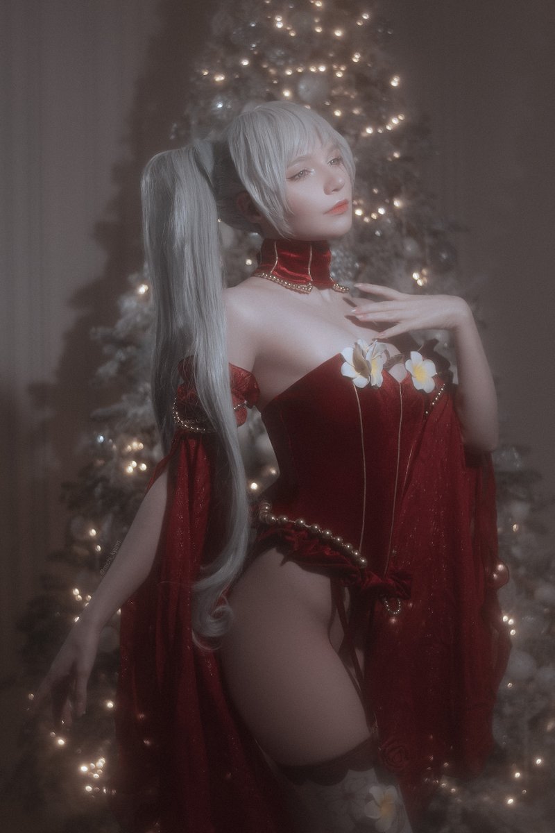 We all know that Weiss Schnee looks great in white, but how about red this time? ❤️ https://t.co/1fDAITSJVY